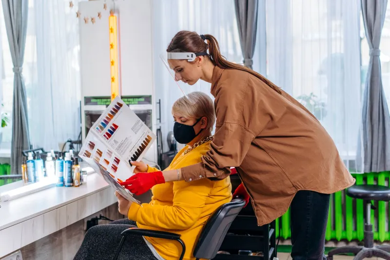 The Habits That Age You: What a Skilled Stylist Sees the Moment You Sit Down